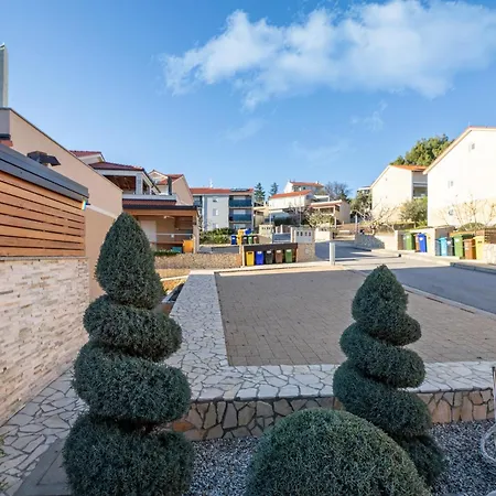 Taja Apartman Cizici