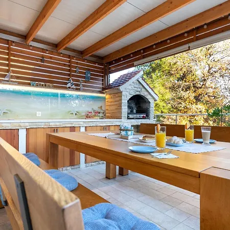 Taja Apartman Cizici