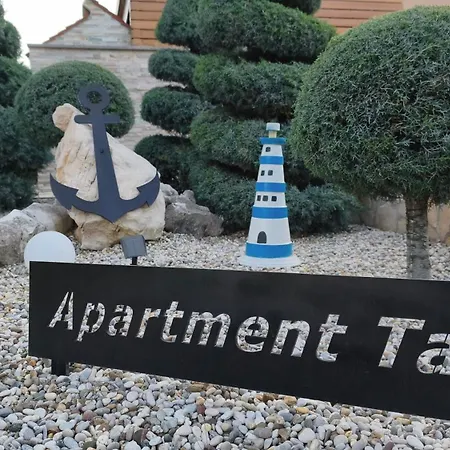 Taja Apartament *