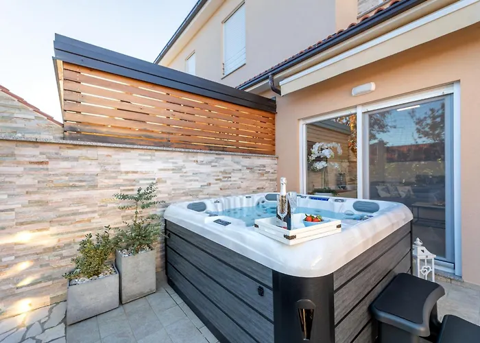 Taja Apartman Cizici